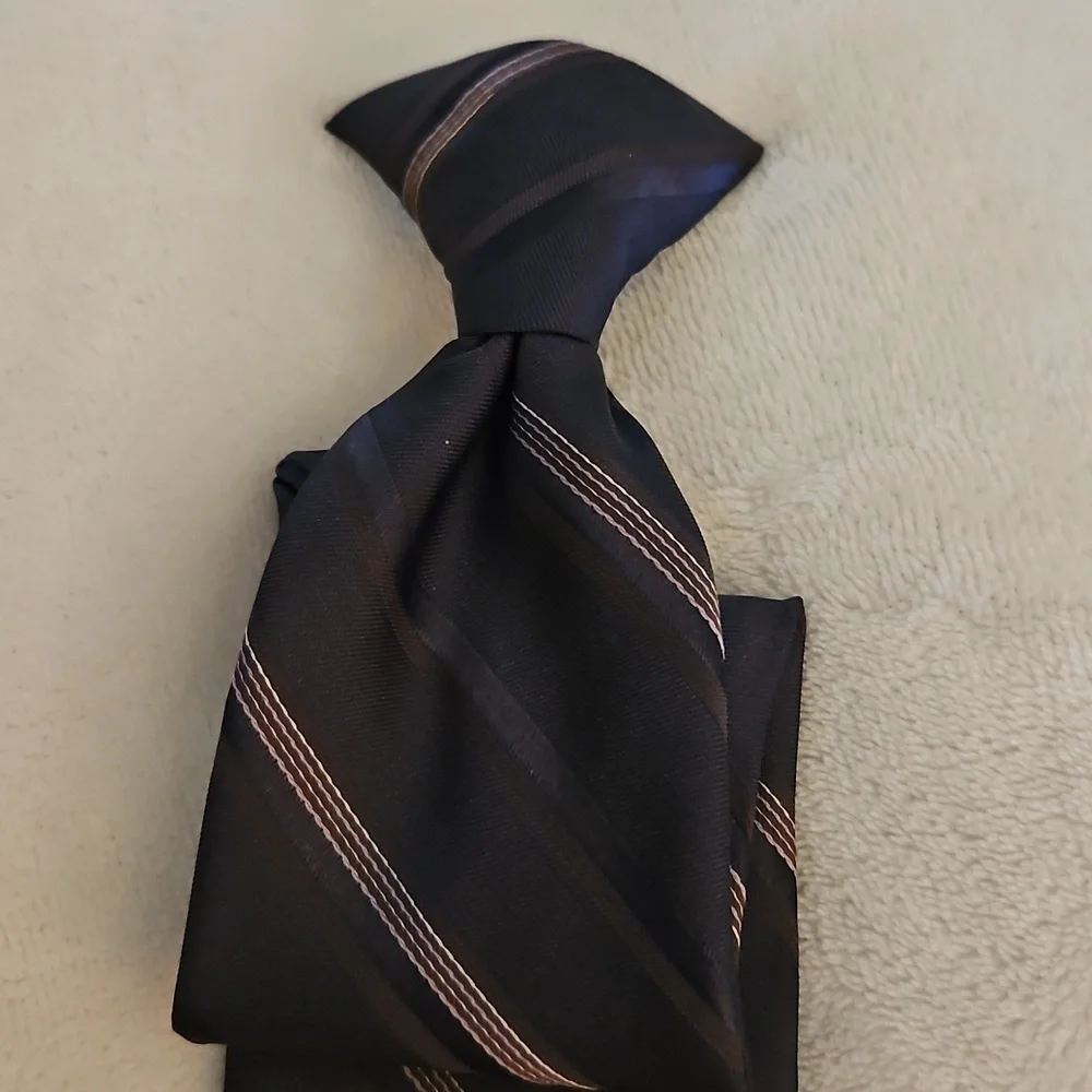 3/$30 Vtg AUSTIN MANOR 1980s Dark Gray Striped Slim Clip-on Tie